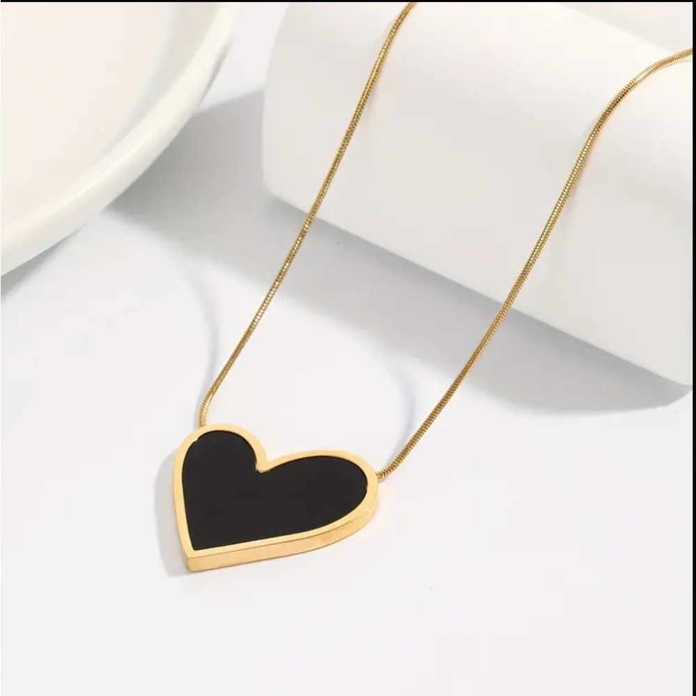 🖤18k Gold Plated Hypoallergenic Black  Heart Necklace and Earrings